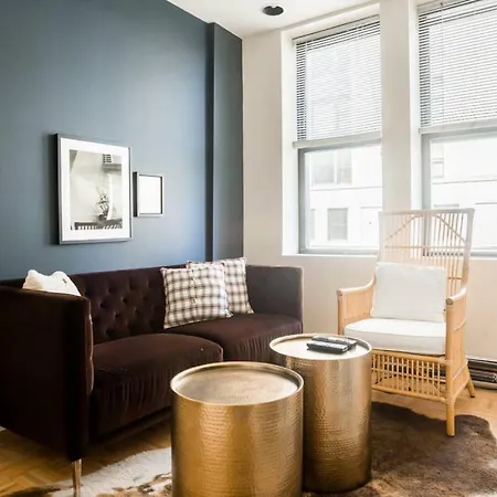 Awesome 2 Bed 1.5 Bath Downtown Apartment